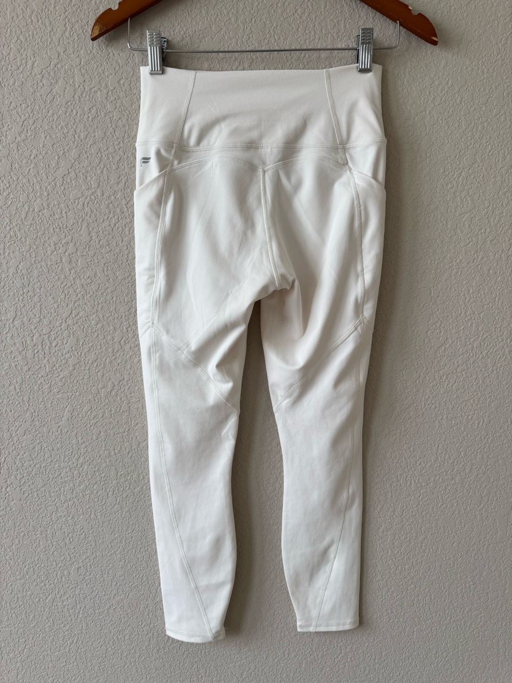 Fabletics Oasis PureLuxe High-Waisted 7/8 Legging Cream - Picture 4 of 9